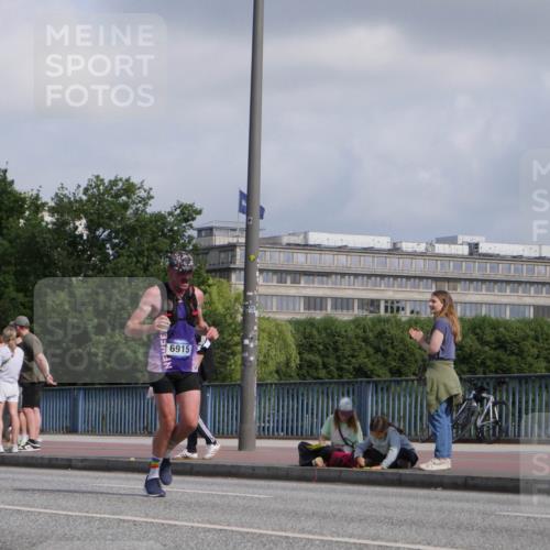 29.06.2025 - hella hamburg halbmarathon Luisa Fischer http://msf.ph/oto/8450485 29.06.2025 09:49:44 Kennedybrücke 8366, 6915, 2121, 2228, 2774, 4246, 6915, 8366, 9171 meine-sportfotos.de