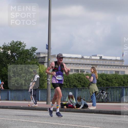 29.06.2025 - hella hamburg halbmarathon Luisa Fischer http://msf.ph/oto/8450498 29.06.2025 09:49:44 Kennedybrücke 8366, 6915, 2121, 2228, 2774, 4246, 6915, 8366, 9171 meine-sportfotos.de