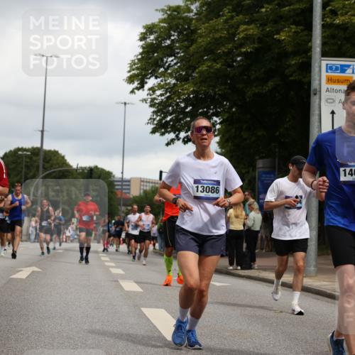 29.06.2025 - hella hamburg halbmarathon Yannick Fuchs http://msf.ph/oto/8450501 29.06.2025 10:55:36 20KM 2086, 2391, 2591, 3400, 4068, 5839, 5870, 6391, 7033, 7049, 7757, 8364, 8531, 8590, 9453, 9752, 9932, 10031, 10177, 10746, 11465, 11515, 12125, 12787, 13064, 13086, 13491, 13699, 14605, 14628, 15008, 15252, 15520, 15539, 15733, 16128, 16145, 16614, 18551 meine-sportfotos.de