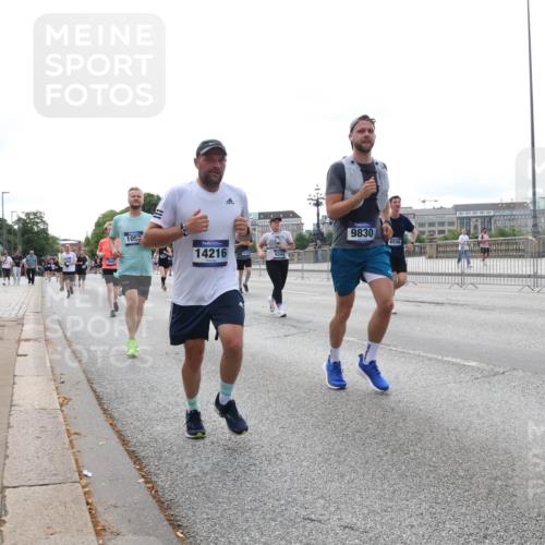 29.06.2025 - hella hamburg halbmarathon Lena Gebhardt http://msf.ph/oto/8450512 29.06.2025 10:30:49 Lombardsbrücke 1647, 1050, 14216, 9830, 6556, 1059, 1472, 1647, 1773, 2097, 2268, 2505, 2569, 2754, 2755, 3131, 3281, 4198, 4575, 4819, 6344, 6556, 6620, 6787, 7071, 7120, 7351, 8757, 9576, 9830, 10989, 11981, 11984, 12384, 12460, 12461, 12627, 12687, 12688, 14095, 14216, 14421, 14803, 15299, 15466, 15589, 15757, 15789, 15938, 16504, 16791, 16864, 17224, 17463, 17742, 17966, 18362, 18795, 18860, 19052, 19226 meine-sportfotos.de