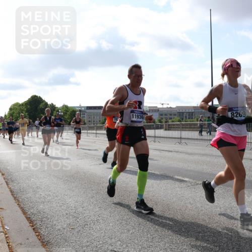 29.06.2025 - hella hamburg halbmarathon Lena Gebhardt http://msf.ph/oto/8450548 29.06.2025 09:53:56 Lombardsbrücke 4730, 28, 11936, 8269, 1098, 1119, 1413, 1424, 1476, 1892, 1902, 2270, 2365, 2402, 2516, 2823, 2890, 2937, 3004, 3146, 3186, 3414, 3785, 4140, 4183, 4185, 4235, 4237, 4247, 4270, 4310, 4949, 5115, 5362, 5460, 5528, 5532, 5650, 6071, 6198, 6282, 6309, 6388, 6575, 6831, 6903, 7167, 7385, 7448, 7480, 7734, 8023, 8269, 8743, 8928, 9030, 9043, 9105, 9463, 9482, 9619, 9626, 9633, 9723, 9965, 10529, 10792, 11077, 11848, 11936, 12084, 13009 meine-sportfotos.de