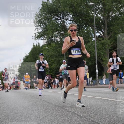 29.06.2025 - hella hamburg halbmarathon Luisa Fischer http://msf.ph/oto/8450552 29.06.2025 10:32:17 Kennedybrücke 3445, 4349, 16676, 3179, 10198, 5167, 1557, 2010, 3179, 3445, 3717, 4349, 4373, 5167, 6632, 9714, 10198 meine-sportfotos.de