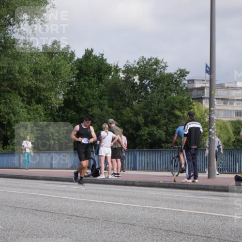 29.06.2025 - hella hamburg halbmarathon Luisa Fischer http://msf.ph/oto/8450573 29.06.2025 09:49:46 Kennedybrücke 14385, 8366, 2121, 1217, 2121, 2774, 4246, 5961, 6915, 8366, 8395, 9171 meine-sportfotos.de