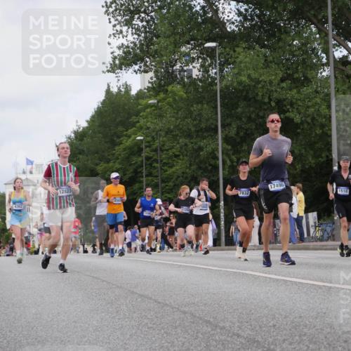 29.06.2025 - hella hamburg halbmarathon Luisa Fischer http://msf.ph/oto/8450597 29.06.2025 10:32:22 Kennedybrücke 4362, 12823, 8560, 16662, 11269, 13382, 17496, 7832, 1518, 4349, 1518, 1557, 3445, 3717, 4349, 4362, 4395, 5167, 6285, 6632, 7832, 9714, 10198 meine-sportfotos.de