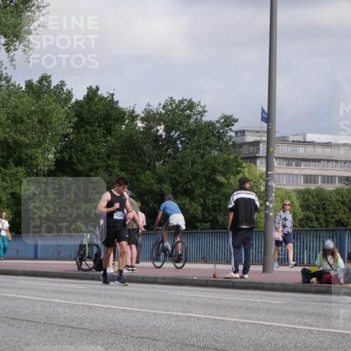 29.06.2025 - hella hamburg halbmarathon Luisa Fischer http://msf.ph/oto/8450600 29.06.2025 09:49:47 Kennedybrücke 2121, 14385, 836, 1217, 2121, 2774, 5961, 6915, 8366, 8395, 9171 meine-sportfotos.de