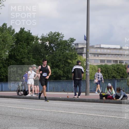 29.06.2025 - hella hamburg halbmarathon Luisa Fischer http://msf.ph/oto/8450606 29.06.2025 09:49:47 Kennedybrücke 2121, 14385, 1217, 2121, 2774, 5961, 6915, 8366, 8395, 9171 meine-sportfotos.de