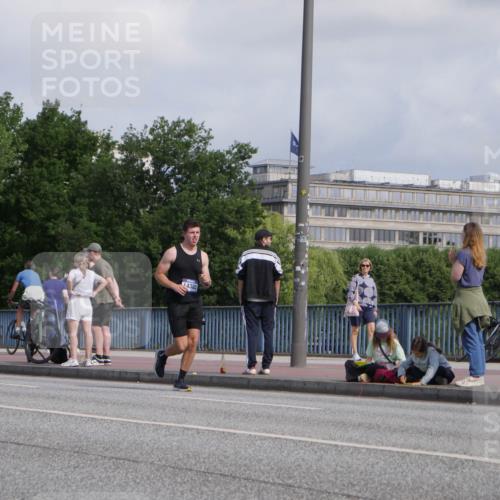 29.06.2025 - hella hamburg halbmarathon Luisa Fischer http://msf.ph/oto/8450613 29.06.2025 09:49:47 Kennedybrücke 2121, 14385, 1217, 2121, 2774, 5961, 6915, 8366, 8395, 9171 meine-sportfotos.de