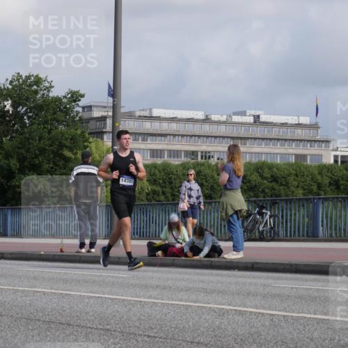 29.06.2025 - hella hamburg halbmarathon Luisa Fischer http://msf.ph/oto/8450624 29.06.2025 09:49:48 Kennedybrücke 14385, 1217, 2121, 2774, 5961, 6915, 8366, 8395, 9171 meine-sportfotos.de