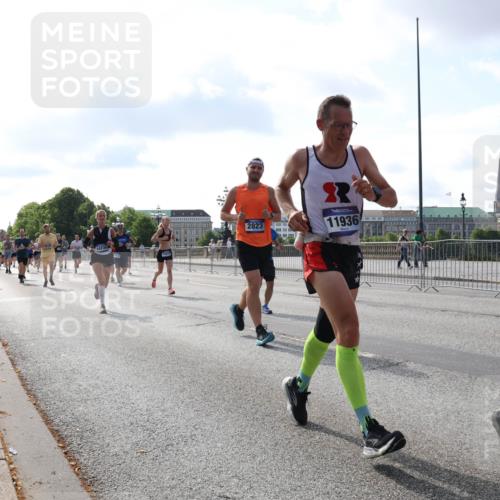 29.06.2025 - hella hamburg halbmarathon Lena Gebhardt http://msf.ph/oto/8450625 29.06.2025 09:53:56 Lombardsbrücke 14730, 2823, 11936, 82, 1098, 1119, 1413, 1424, 1476, 1892, 1902, 2270, 2365, 2402, 2516, 2823, 2890, 2937, 3004, 3146, 3186, 3414, 3785, 4140, 4183, 4185, 4235, 4237, 4247, 4270, 4310, 4949, 5115, 5362, 5460, 5528, 5532, 5650, 6071, 6198, 6282, 6309, 6388, 6575, 6831, 6903, 7167, 7385, 7448, 7480, 7734, 8023, 8269, 8743, 8928, 9030, 9043, 9105, 9463, 9482, 9619, 9626, 9633, 9723, 9965, 10529, 10792, 11077, 11848, 11936, 12084, 13009 meine-sportfotos.de