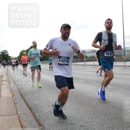 29.06.2025 - hella hamburg halbmarathon Lena Gebhardt http://msf.ph/oto/8450652 29.06.2025 10:30:49 Lombardsbrücke 1647, 1059, 14216, 9830, 1059, 1472, 1647, 1773, 2097, 2268, 2505, 2569, 2754, 2755, 3131, 3281, 4198, 4575, 4819, 6344, 6556, 6620, 6787, 7071, 7120, 7351, 8757, 9576, 9830, 10989, 11981, 11984, 12384, 12460, 12461, 12627, 12687, 12688, 14095, 14216, 14421, 14803, 15299, 15466, 15589, 15757, 15789, 15938, 16504, 16791, 16864, 17224, 17463, 17742, 17966, 18362, 18795, 18860, 19052, 19226 meine-sportfotos.de
