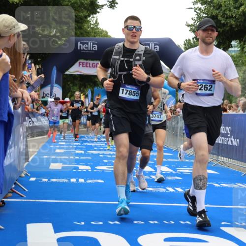 29.06.2025 - hella hamburg halbmarathon Strokosch-Dieckow http://msf.ph/oto/8450665 29.06.2025 10:48:25 Ziel 1537, 3747, 5129, 5362, 5528, 6081, 6923, 7367, 8216, 9262, 9770, 10000, 10860, 11451, 11467, 12149, 12549, 12690, 12840, 13962, 14033, 14990, 15735, 15808, 15917, 17395, 17745, 17855, 17982, 18251, 18790, 18923 meine-sportfotos.de