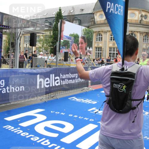 29.06.2025 - hella hamburg halbmarathon Michael Strokosch http://msf.ph/oto/8450692 29.06.2025 10:29:38 Ziel 2021, 2180, 6781, 7186, 8784, 9137, 10790, 18422, 18699, 19204 meine-sportfotos.de
