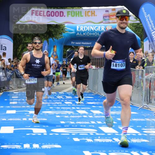 29.06.2025 - hella hamburg halbmarathon Strokosch-Dieckow http://msf.ph/oto/8450703 29.06.2025 10:37:52 Ziel 2196, 2404, 3480, 3530, 7229, 9171, 9643, 10793, 12915, 13148, 13900, 15303, 18103, 18276, 18277, 18529 meine-sportfotos.de