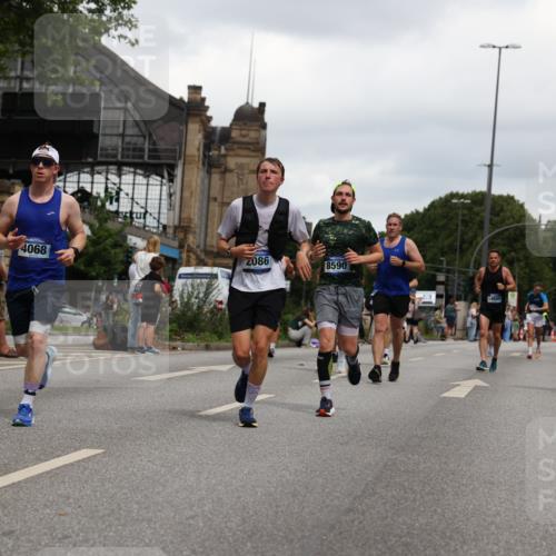 29.06.2025 - hella hamburg halbmarathon Yannick Fuchs http://msf.ph/oto/8450734 29.06.2025 10:55:38 20KM 1138, 2086, 2391, 2591, 3400, 4068, 5839, 5870, 6391, 7033, 7049, 7757, 8364, 8531, 8590, 9297, 9752, 9932, 10031, 10177, 10194, 10746, 11465, 12125, 12787, 13064, 13086, 13491, 13699, 14605, 14628, 15008, 15252, 15520, 15539, 15733, 16128, 16145, 16614, 18551 meine-sportfotos.de