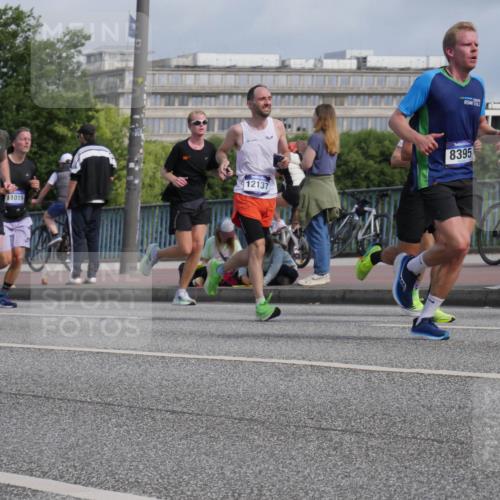 29.06.2025 - hella hamburg halbmarathon Luisa Fischer http://msf.ph/oto/8450750 29.06.2025 09:49:55 Kennedybrücke 190, 12137, 123, 11019, 8395, 1217, 2121, 2404, 2774, 3783, 5961, 8395, 9171 meine-sportfotos.de