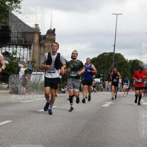 29.06.2025 - hella hamburg halbmarathon Yannick Fuchs http://msf.ph/oto/8450755 29.06.2025 10:55:38 20KM 1138, 2086, 2391, 2591, 3400, 4068, 5839, 5870, 6391, 7033, 7049, 7757, 8364, 8531, 8590, 9297, 9752, 9932, 10031, 10177, 10194, 10746, 11465, 12125, 12787, 13064, 13086, 13491, 13699, 14605, 14628, 15008, 15252, 15520, 15539, 15733, 16128, 16145, 16614, 18551 meine-sportfotos.de