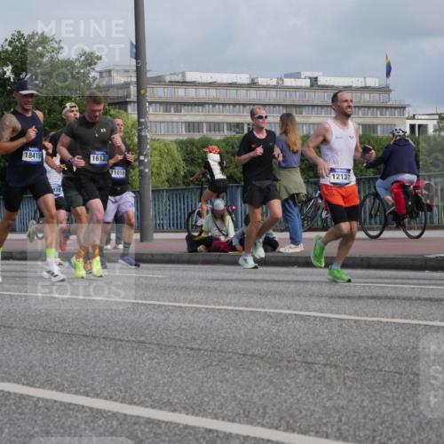 29.06.2025 - hella hamburg halbmarathon Luisa Fischer http://msf.ph/oto/8450766 29.06.2025 09:49:55 Kennedybrücke 1155, 18419, 16123, 11019, 12137, 11806, 939, 1217, 2121, 2404, 2774, 3783, 5961, 8395, 9171 meine-sportfotos.de