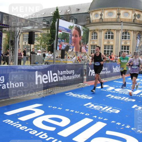 29.06.2025 - hella hamburg halbmarathon Michael Strokosch http://msf.ph/oto/8450785 29.06.2025 10:29:41 Ziel 6781, 7186, 8784, 16818, 18422, 18699, 19204 meine-sportfotos.de