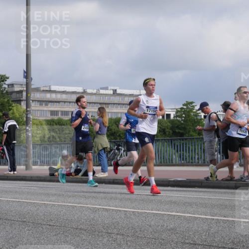 29.06.2025 - hella hamburg halbmarathon Luisa Fischer http://msf.ph/oto/8450875 29.06.2025 09:49:58 Kennedybrücke 13, 2404, 11, 17154, 15939, 1217, 2404, 3783, 5961, 8395 meine-sportfotos.de