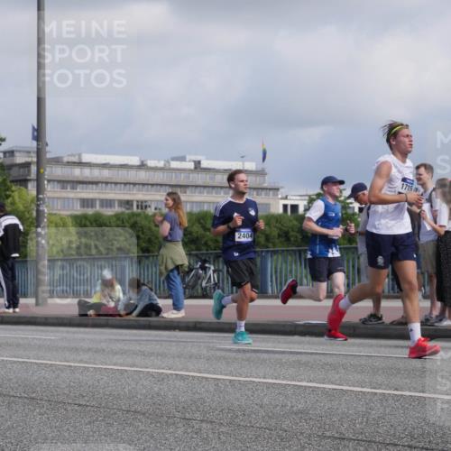 29.06.2025 - hella hamburg halbmarathon Luisa Fischer http://msf.ph/oto/8450884 29.06.2025 09:49:59 Kennedybrücke 2404, 1715, 1217, 2404, 3783 meine-sportfotos.de