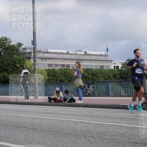 29.06.2025 - hella hamburg halbmarathon Luisa Fischer http://msf.ph/oto/8450901 29.06.2025 09:49:59 Kennedybrücke 2404, 11559, 1217, 2404, 3783 meine-sportfotos.de