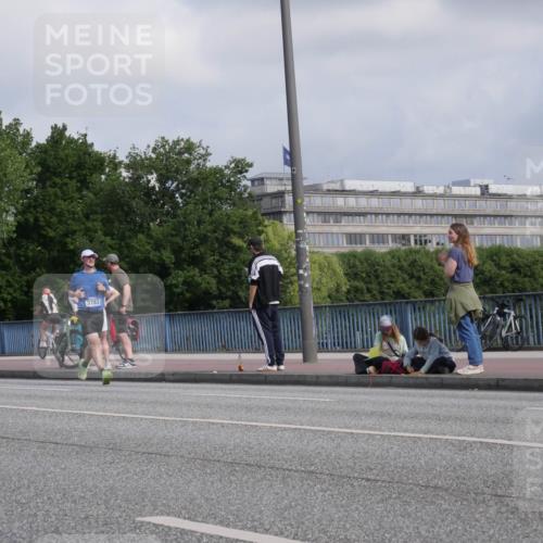 29.06.2025 - hella hamburg halbmarathon Luisa Fischer http://msf.ph/oto/8450919 29.06.2025 09:50:00 Kennedybrücke 18687, 3783, 2404, 3783 meine-sportfotos.de