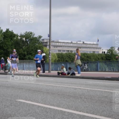 29.06.2025 - hella hamburg halbmarathon Luisa Fischer http://msf.ph/oto/8450959 29.06.2025 09:50:01 Kennedybrücke 2196, 2404, 3783 meine-sportfotos.de
