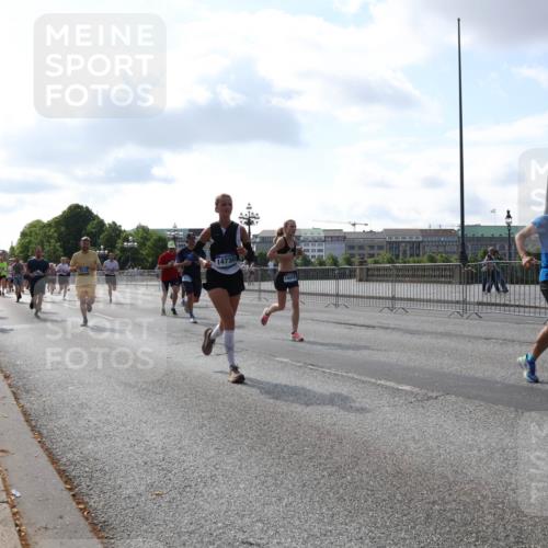 29.06.2025 - hella hamburg halbmarathon Lena Gebhardt http://msf.ph/oto/8450965 29.06.2025 09:53:57 Lombardsbrücke 14730, 14415, 17363, 1098, 1119, 1413, 1424, 1476, 1892, 1902, 2270, 2516, 2823, 2890, 2937, 3004, 3146, 3186, 3414, 3785, 4140, 4183, 4185, 4235, 4237, 4247, 4270, 4310, 4949, 5115, 5362, 5460, 5528, 5532, 5650, 6071, 6198, 6282, 6309, 6388, 6575, 6831, 6903, 7167, 7385, 7448, 7480, 7734, 8023, 8269, 8743, 8928, 9030, 9043, 9105, 9463, 9482, 9619, 9626, 9633, 9723, 9965, 10529, 10792, 11077, 11848, 11936, 12084, 13009 meine-sportfotos.de