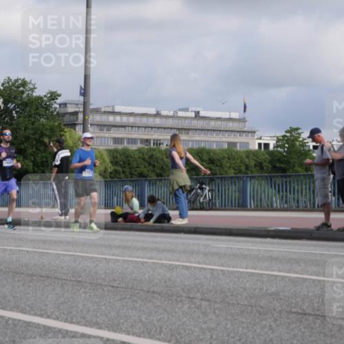 29.06.2025 - hella hamburg halbmarathon Luisa Fischer http://msf.ph/oto/8450979 29.06.2025 09:50:01 Kennedybrücke 13687, 3783, 2196, 2404, 3783 meine-sportfotos.de