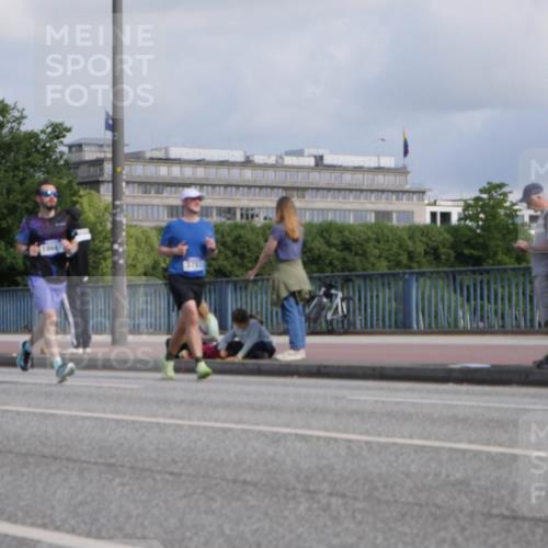29.06.2025 - hella hamburg halbmarathon Luisa Fischer http://msf.ph/oto/8451000 29.06.2025 09:50:02 Kennedybrücke 14647, 3743, 2196, 2404, 3783, 4602 meine-sportfotos.de