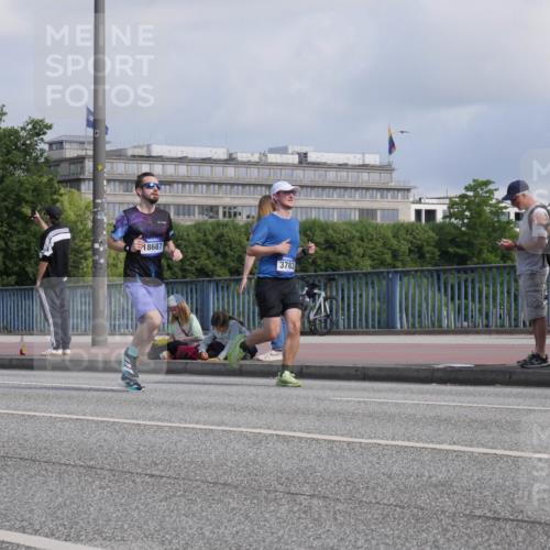 29.06.2025 - hella hamburg halbmarathon Luisa Fischer http://msf.ph/oto/8451013 29.06.2025 09:50:02 Kennedybrücke 18687, 3783, 2196, 2404, 3783, 4602 meine-sportfotos.de