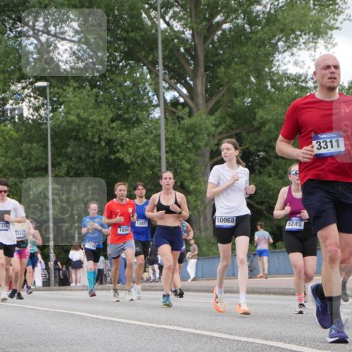 29.06.2025 - hella hamburg halbmarathon Luisa Fischer http://msf.ph/oto/8451017 29.06.2025 10:32:36 Kennedybrücke 15268, 11376, 15143, 69, 12216, 13031, 10068, 5249, 1694, 3311, 1694, 2699, 3311, 4700, 5249, 5250, 8560, 10068 meine-sportfotos.de