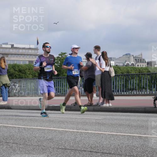29.06.2025 - hella hamburg halbmarathon Luisa Fischer http://msf.ph/oto/8451047 29.06.2025 09:50:03 Kennedybrücke 18687, 3783, 2196, 3783, 4602, 8901 meine-sportfotos.de
