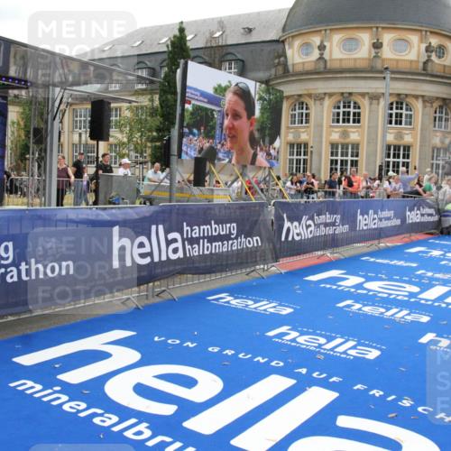 29.06.2025 - hella hamburg halbmarathon Michael Strokosch http://msf.ph/oto/8451055 29.06.2025 10:29:43 Ziel 6781, 7186, 16818, 18422, 18699, 19204 meine-sportfotos.de