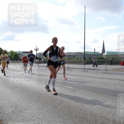 29.06.2025 - hella hamburg halbmarathon Lena Gebhardt http://msf.ph/oto/8451065 29.06.2025 09:53:58 Lombardsbrücke 528, 19102, 14730, 1098, 1119, 1399, 1413, 1424, 1476, 1892, 1902, 2270, 2516, 2823, 2890, 2937, 3004, 3186, 3414, 3477, 3785, 4140, 4183, 4185, 4235, 4237, 4247, 4270, 4949, 5115, 5362, 5460, 5528, 5532, 5650, 6071, 6198, 6282, 6309, 6388, 6575, 6831, 6903, 7167, 7297, 7385, 7448, 7480, 7734, 8023, 8269, 8743, 8928, 9030, 9043, 9105, 9463, 9482, 9619, 9626, 9633, 9723, 9965, 10529, 10792, 11077, 11848, 11936, 12084, 13009 meine-sportfotos.de