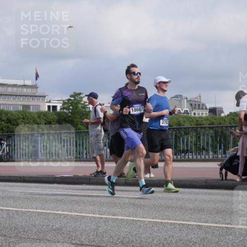 29.06.2025 - hella hamburg halbmarathon Luisa Fischer http://msf.ph/oto/8451072 29.06.2025 09:50:03 Kennedybrücke 18687, 3783, 2196, 3783, 4602, 8901 meine-sportfotos.de