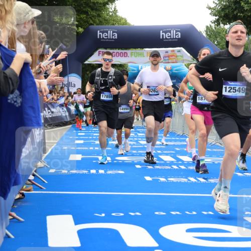 29.06.2025 - hella hamburg halbmarathon Strokosch-Dieckow http://msf.ph/oto/8451101 29.06.2025 10:48:24 Ziel 1537, 3747, 5129, 5362, 5528, 6081, 6923, 7367, 8216, 9262, 9770, 10000, 10860, 11451, 11467, 12149, 12549, 12690, 12840, 13962, 14033, 14990, 15735, 15808, 15917, 17395, 17745, 17855, 17982, 18251, 18790, 18923 meine-sportfotos.de