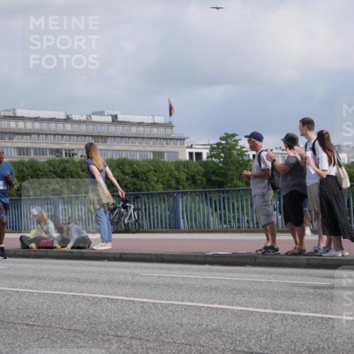 29.06.2025 - hella hamburg halbmarathon Luisa Fischer http://msf.ph/oto/8451105 29.06.2025 09:50:04 Kennedybrücke 13029, 2196, 3783, 4602, 8901 meine-sportfotos.de