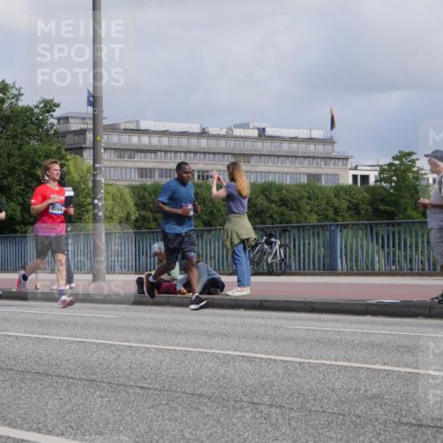 29.06.2025 - hella hamburg halbmarathon Luisa Fischer http://msf.ph/oto/8451126 29.06.2025 09:50:04 Kennedybrücke 8084, 13991, 2196, 3783, 4602, 8901 meine-sportfotos.de