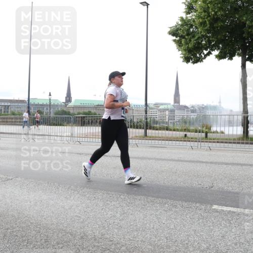 29.06.2025 - hella hamburg halbmarathon Lena Gebhardt http://msf.ph/oto/8451139 29.06.2025 10:30:52 Lombardsbrücke 7120, 18795, 1059, 1472, 1647, 1773, 2097, 2268, 2505, 2569, 2754, 2755, 3131, 3281, 4198, 4575, 4819, 6195, 6344, 6556, 6620, 6787, 7071, 7120, 7351, 8757, 9576, 9830, 10989, 11981, 11984, 11988, 12384, 12460, 12461, 12627, 12687, 12688, 14095, 14216, 14421, 14803, 15299, 15466, 15589, 15757, 15789, 15938, 16504, 16791, 16864, 17224, 17463, 17742, 17966, 18362, 18795, 18860, 19052, 19226 meine-sportfotos.de