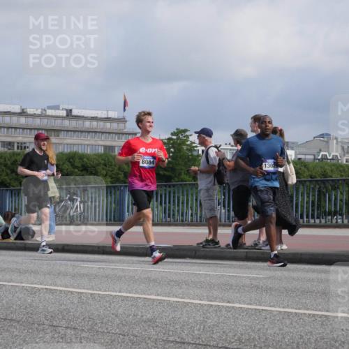 29.06.2025 - hella hamburg halbmarathon Luisa Fischer http://msf.ph/oto/8451172 29.06.2025 09:50:06 Kennedybrücke 8084, 13029, 1562, 2196, 3783, 4602, 5092, 5923, 8901 meine-sportfotos.de