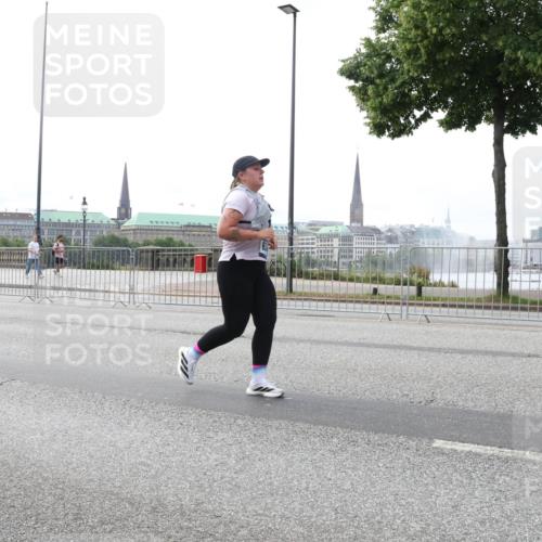 29.06.2025 - hella hamburg halbmarathon Lena Gebhardt http://msf.ph/oto/8451174 29.06.2025 10:30:52 Lombardsbrücke 18795, 1059, 1472, 1647, 1773, 2097, 2268, 2505, 2569, 2754, 2755, 3131, 3281, 4198, 4575, 4819, 6195, 6344, 6556, 6620, 6787, 7071, 7120, 7351, 8757, 9576, 9830, 10989, 11981, 11984, 11988, 12384, 12460, 12461, 12627, 12687, 12688, 14095, 14216, 14421, 14803, 15299, 15466, 15589, 15757, 15789, 15938, 16504, 16791, 16864, 17224, 17463, 17742, 17966, 18362, 18795, 18860, 19052, 19226 meine-sportfotos.de