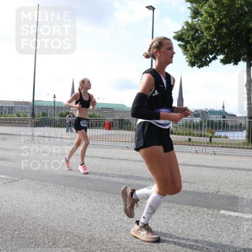 29.06.2025 - hella hamburg halbmarathon Lena Gebhardt http://msf.ph/oto/8451241 29.06.2025 09:53:59 Lombardsbrücke 19112, 14415, 1098, 1119, 1399, 1413, 1424, 1476, 1892, 1902, 2188, 2270, 2516, 2823, 2890, 2937, 3004, 3186, 3414, 3477, 3785, 4140, 4183, 4185, 4235, 4237, 4247, 4270, 4949, 5115, 5362, 5460, 5528, 5532, 5650, 6071, 6198, 6282, 6309, 6388, 6575, 6831, 6903, 7167, 7297, 7385, 7448, 7480, 7734, 8023, 8269, 8743, 8928, 9030, 9043, 9105, 9463, 9482, 9619, 9626, 9633, 9723, 9965, 10529, 10792, 11077, 11848, 11936, 12084, 13009 meine-sportfotos.de