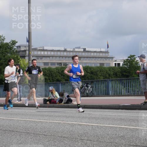 29.06.2025 - hella hamburg halbmarathon Luisa Fischer http://msf.ph/oto/8451262 29.06.2025 09:50:09 Kennedybrücke 5923, 4602, 11745, 17306, 1562, 2196, 2296, 4602, 5092, 5923, 8901 meine-sportfotos.de
