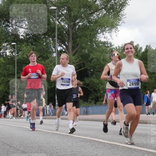 29.06.2025 - hella hamburg halbmarathon Luisa Fischer http://msf.ph/oto/8451267 29.06.2025 10:32:42 Kennedybrücke 5322, 8388, 1634, 15266, 152, 2699, 1694, 1869, 2699, 4700, 4982, 5063, 5249, 5250, 5322, 8388, 10068 meine-sportfotos.de