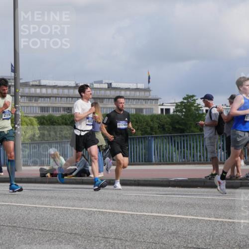 29.06.2025 - hella hamburg halbmarathon Luisa Fischer http://msf.ph/oto/8451310 29.06.2025 09:50:10 Kennedybrücke 9689, 890, 5923, 2196, 4602, 1730, 11745, 1562, 2196, 2296, 4602, 5092, 5923, 8901 meine-sportfotos.de