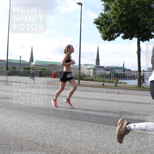 29.06.2025 - hella hamburg halbmarathon Lena Gebhardt http://msf.ph/oto/8451312 29.06.2025 09:53:59 Lombardsbrücke 19112, 1098, 1119, 1399, 1413, 1424, 1476, 1892, 1902, 2188, 2270, 2516, 2823, 2890, 2937, 3004, 3186, 3414, 3477, 3785, 4140, 4183, 4185, 4235, 4237, 4247, 4270, 4949, 5115, 5362, 5460, 5528, 5532, 5650, 6071, 6198, 6282, 6309, 6388, 6575, 6831, 6903, 7167, 7297, 7385, 7448, 7480, 7734, 8023, 8269, 8743, 8928, 9030, 9043, 9105, 9463, 9482, 9619, 9626, 9633, 9723, 9965, 10529, 10792, 11077, 11848, 11936, 12084, 13009 meine-sportfotos.de