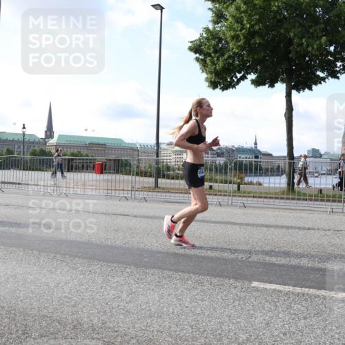 29.06.2025 - hella hamburg halbmarathon Lena Gebhardt http://msf.ph/oto/8451338 29.06.2025 09:53:59 Lombardsbrücke 1098, 1119, 1399, 1413, 1424, 1476, 1892, 1902, 2188, 2270, 2516, 2823, 2890, 2937, 3004, 3186, 3414, 3477, 3785, 4140, 4183, 4185, 4235, 4237, 4247, 4270, 4949, 5115, 5362, 5460, 5528, 5532, 5650, 6071, 6198, 6282, 6309, 6388, 6575, 6831, 6903, 7167, 7297, 7385, 7448, 7480, 7734, 8023, 8269, 8743, 8928, 9030, 9043, 9105, 9463, 9482, 9619, 9626, 9633, 9723, 9965, 10529, 10792, 11077, 11848, 11936, 12084, 13009 meine-sportfotos.de