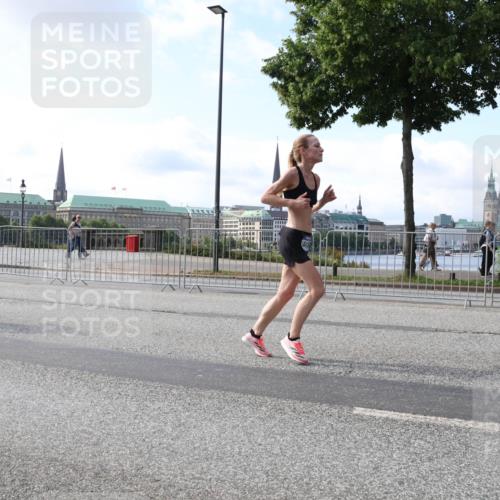 29.06.2025 - hella hamburg halbmarathon Lena Gebhardt http://msf.ph/oto/8451361 29.06.2025 09:53:59 Lombardsbrücke 19112, 1098, 1119, 1399, 1413, 1424, 1476, 1892, 1902, 2188, 2270, 2516, 2823, 2890, 2937, 3004, 3186, 3414, 3477, 3785, 4140, 4183, 4185, 4235, 4237, 4247, 4270, 4949, 5115, 5362, 5460, 5528, 5532, 5650, 6071, 6198, 6282, 6309, 6388, 6575, 6831, 6903, 7167, 7297, 7385, 7448, 7480, 7734, 8023, 8269, 8743, 8928, 9030, 9043, 9105, 9463, 9482, 9619, 9626, 9633, 9723, 9965, 10529, 10792, 11077, 11848, 11936, 12084, 13009 meine-sportfotos.de