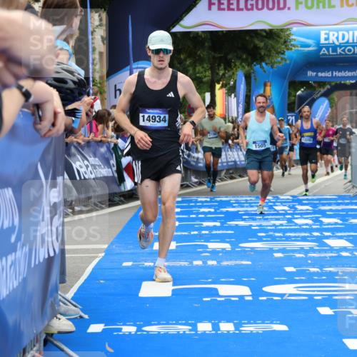 29.06.2025 - hella hamburg halbmarathon Strokosch-Dieckow http://msf.ph/oto/8451393 29.06.2025 10:37:38 Ziel 1290, 1505, 1615, 5791, 7831, 10451, 10922, 11106, 13595, 14934, 18193, 18216 meine-sportfotos.de